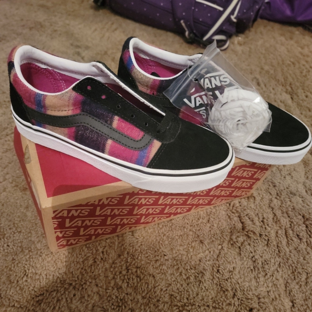 Vans - Picture 2 of 8